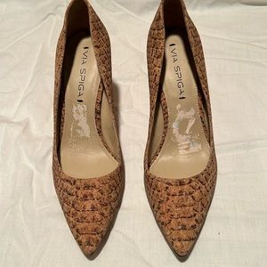 Via Spiga all leather pumps. Cream and brown